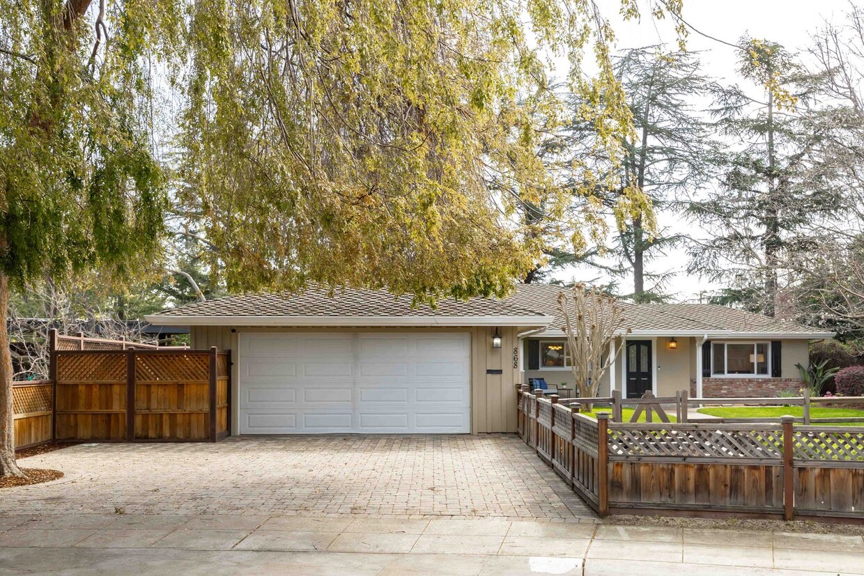 Foto principal - Gorgeous Single Family Home in Palo Alto A...