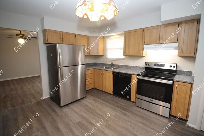 Building Photo - 14005 Invicta Dr