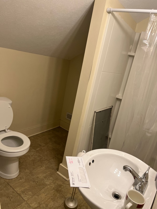 Building Photo - 607 S Red Bud Trail