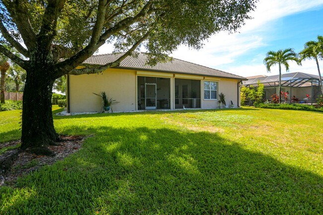 Building Photo - ***3BED+DEN/2BATH***AUTUMN WOODS***SEASONA...