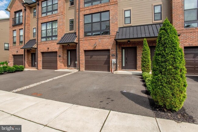 Building Photo - 25 Sienna Pl