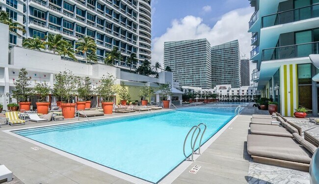 Foto del edificio - 1300 S Miami Ave