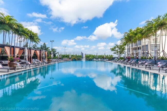 Foto del edificio - 121 NE 34th St