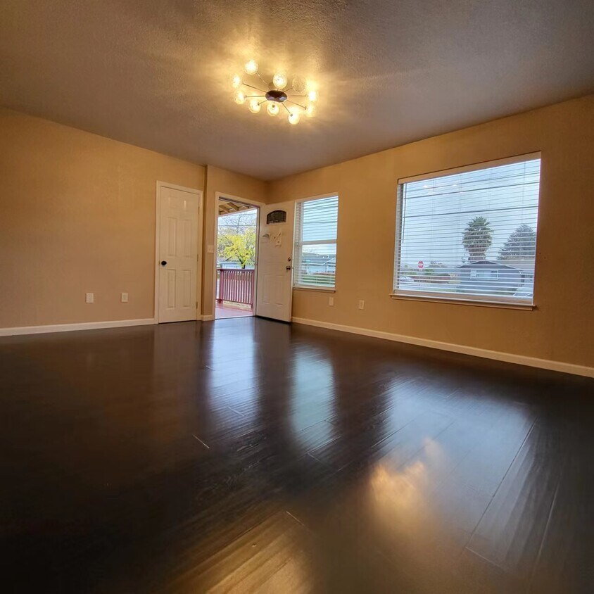 Living Room - 3586 Sanford St