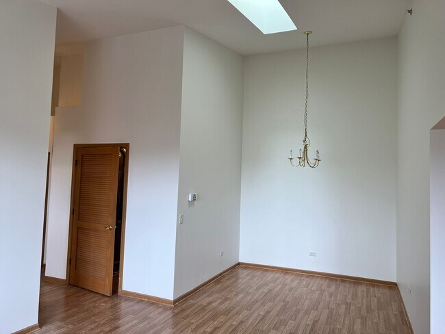 Foto del edificio - 941 N Swift Rd