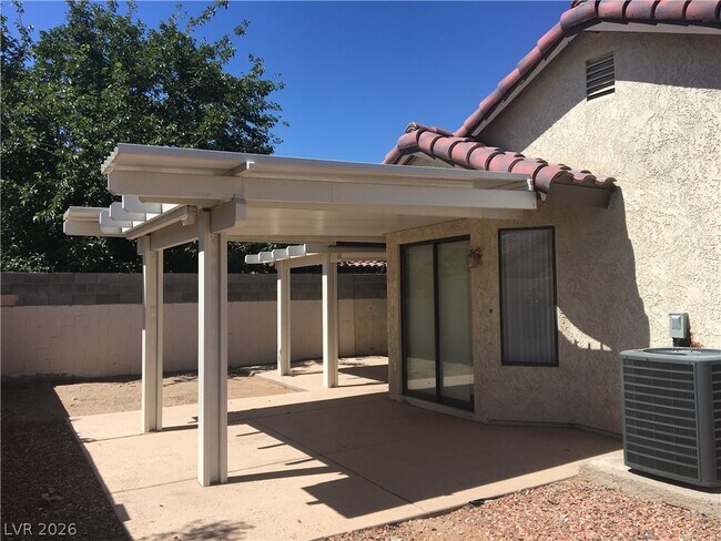Building Photo - 3966 Avocado Dr