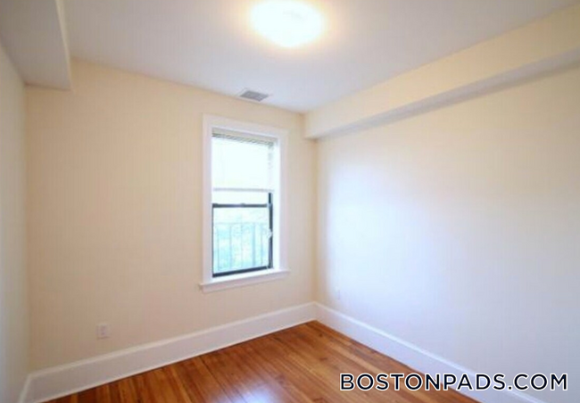 Building Photo - 881 Massachusetts Ave