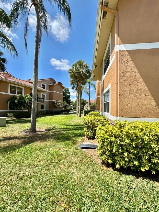Foto del edificio - 8955 Wiles Rd