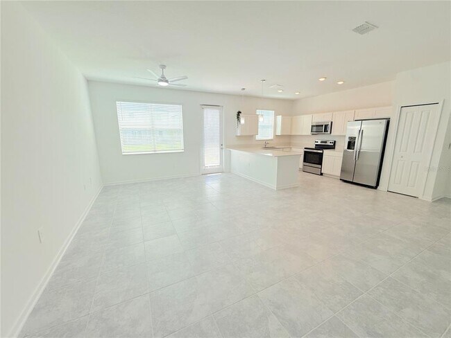 Building Photo - 393 Bogey Dr