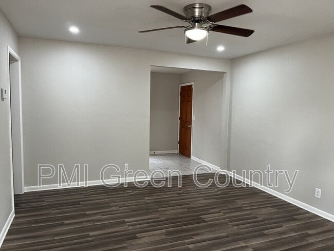 Foto del edificio - 4416 N Detroit Pl