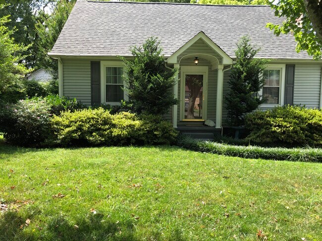 Foto del edificio - 873 Highland Ave NW