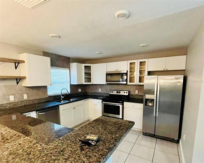 Building Photo - 242 Abbotsbury Dr