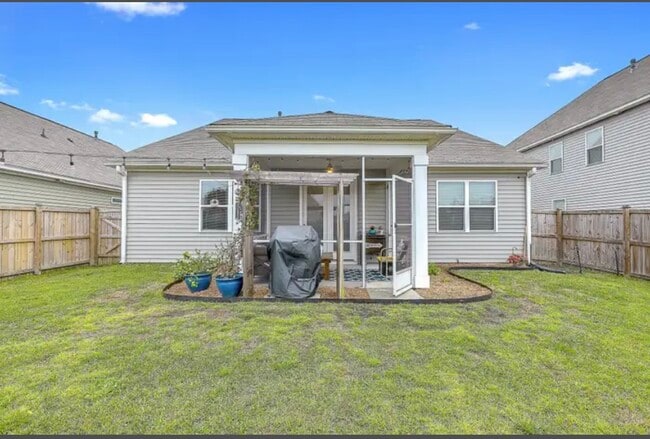 Building Photo - 405 Bering Ln