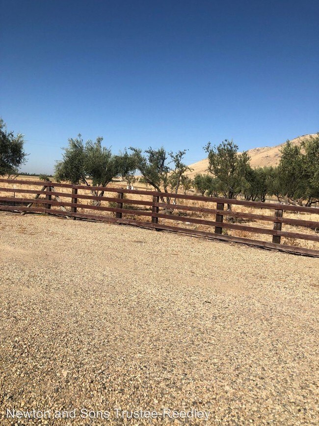 Building Photo - 22479 E Kings Canyon Rd