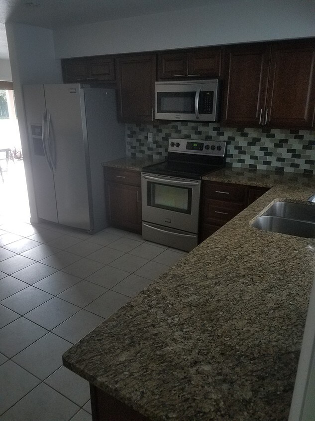 Foto principal - 481 SW 58th Ave