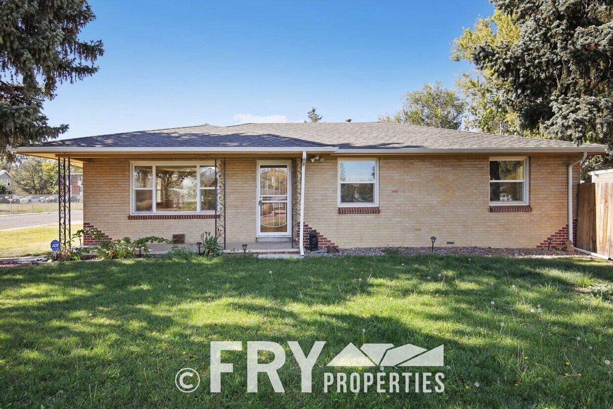 Primary Photo - Brick Ranch Home Near Olde Town