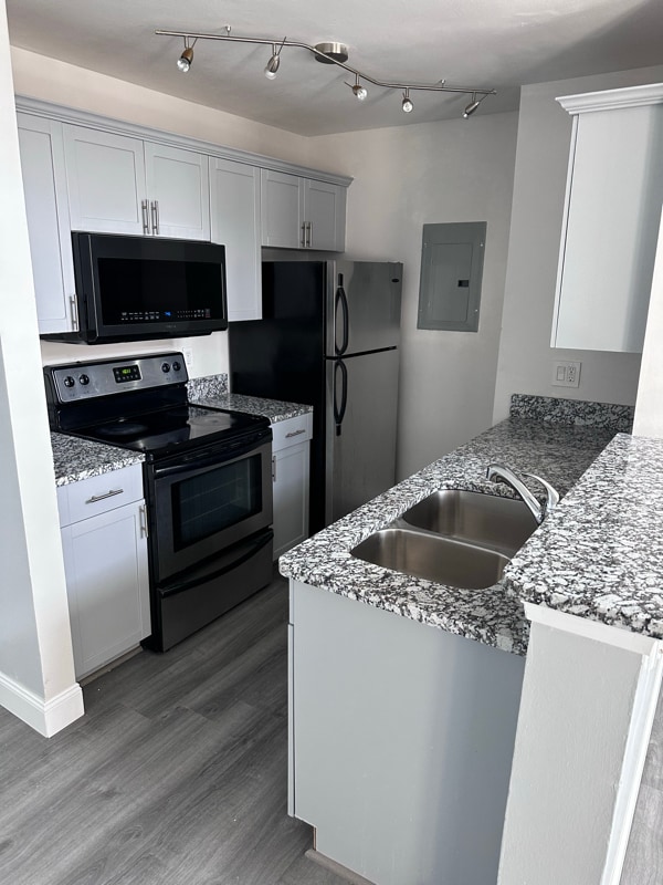 Building Photo - 5998 Westgate Dr