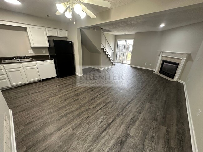 Building Photo - 101 NE Dogwood