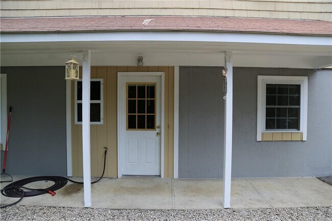 Building Photo - 30 Burlingame Ln