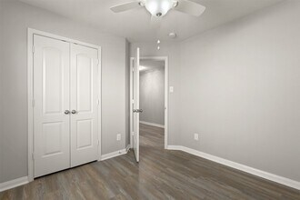 Building Photo - 12201 Seacrest Ln