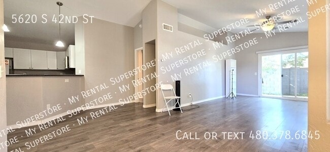 Building Photo - 5620 S 42nd St