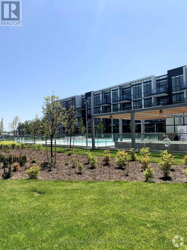 Building Photo - 415-415 Sea Ray Ave