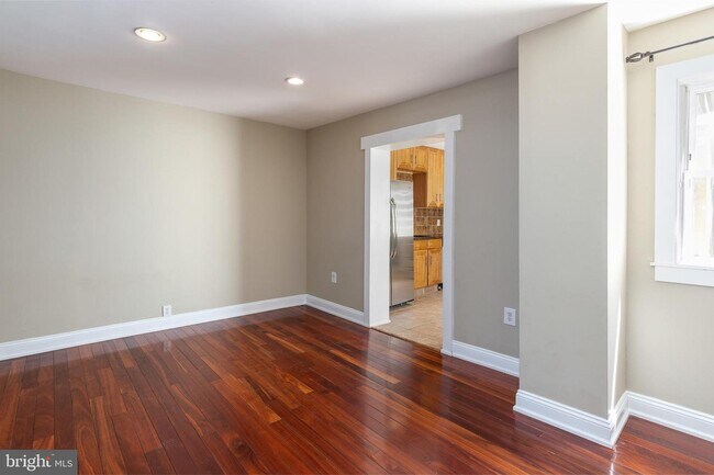 Foto del edificio - 2528 Carpenter St