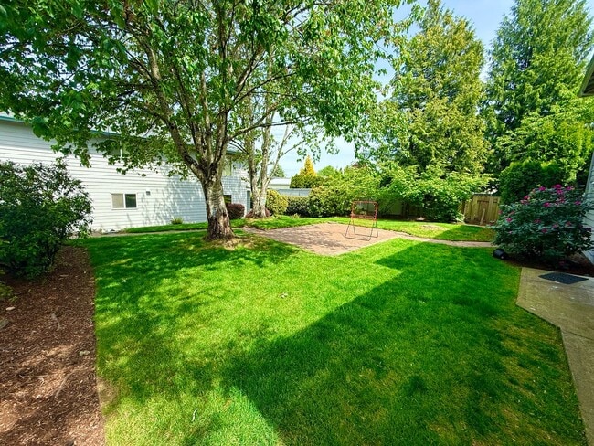 Photo - Large 980sq. 1 bedroom apartment with attached garage plus 1 parking space
