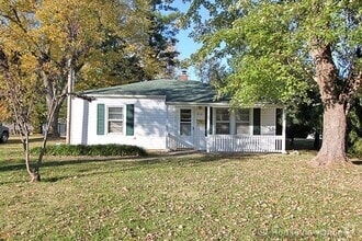 Building Photo - 816 Dorothy