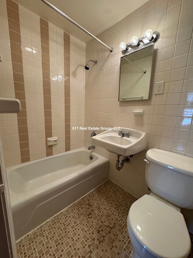 Foto del edificio - 168 N Beacon St