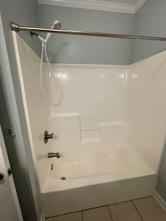 Foto del edificio - 749 Pine Ave