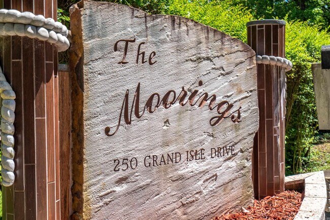 Building Photo - 250 Grand Isle Dr