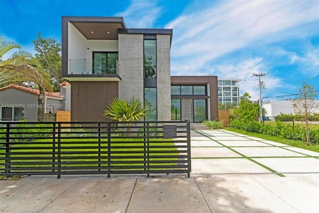 Building Photo - 630 NE 82nd St