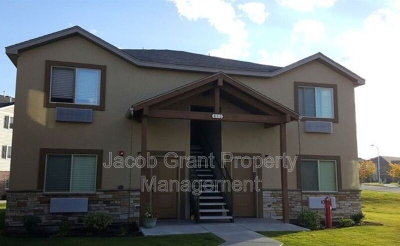 Foto principal - 878 Everett Pl
