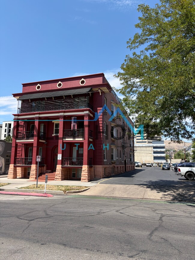 Exterior - 251 E Broadway