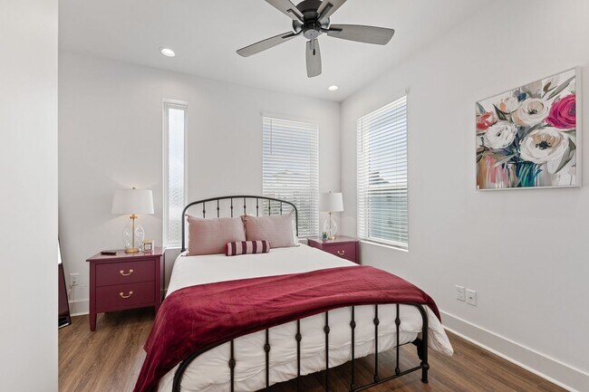 Foto del edificio - FULLY FURNISHED RENTAL!!