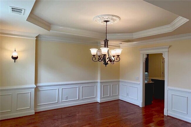Building Photo - 330 Knollcrest Ct