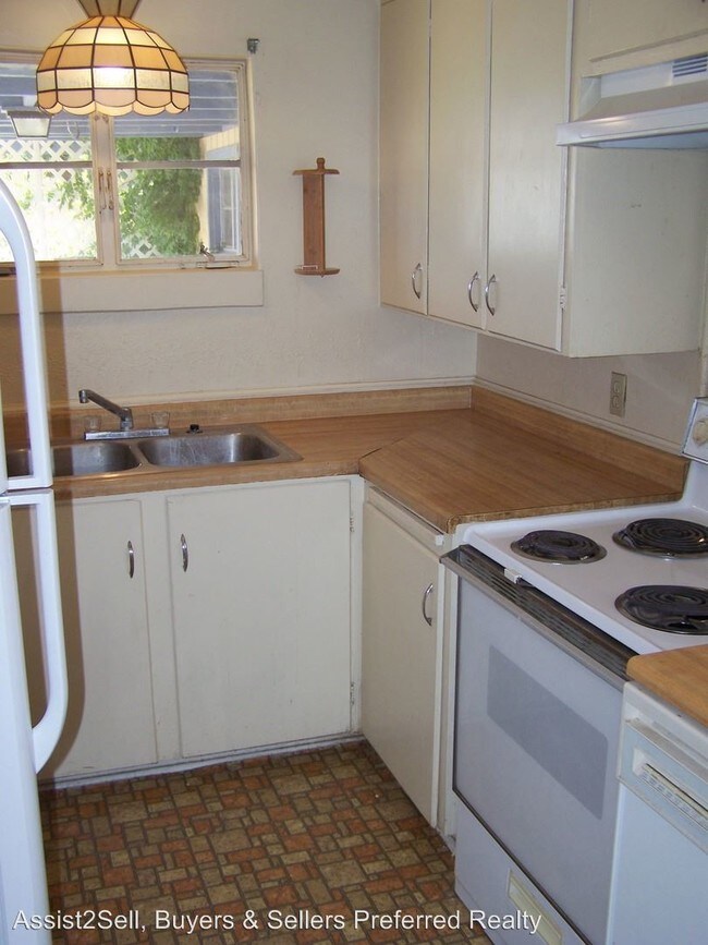 Building Photo - 1609 Memory Ln