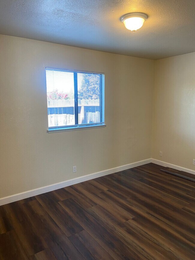 Foto del edificio - A 2 Bdrm, 1 Bath near the heart of Roseville!