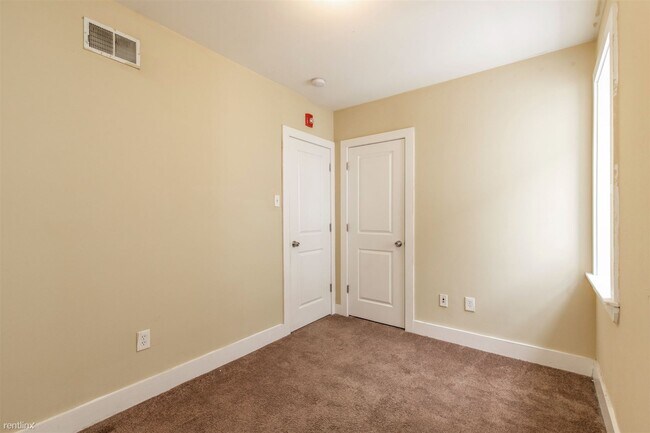 Building Photo - 3 br, 2 bath Triplex - 2310 N PARK AVE Unit 3