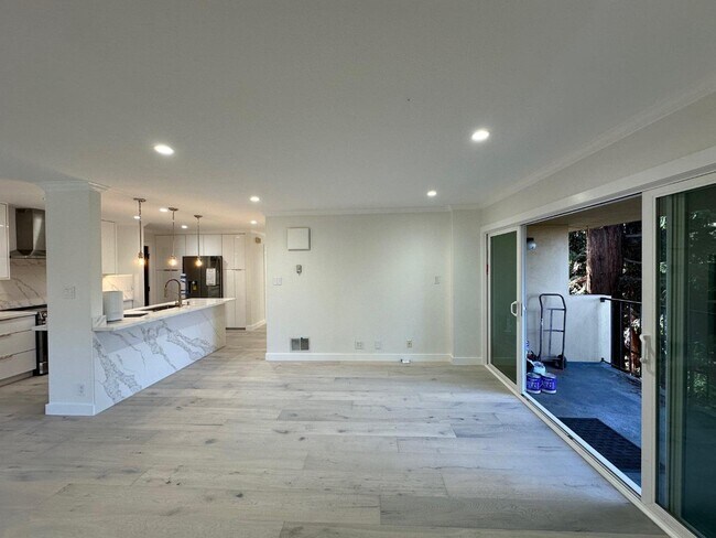Building Photo - 1701 San Carlos Ave