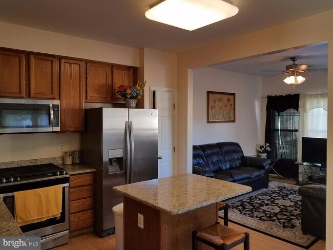 Building Photo - 47548 Tenfoot Island Terrace