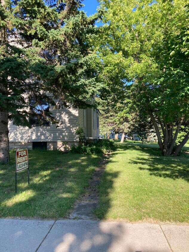 Large yard - 608 Michigan Ave