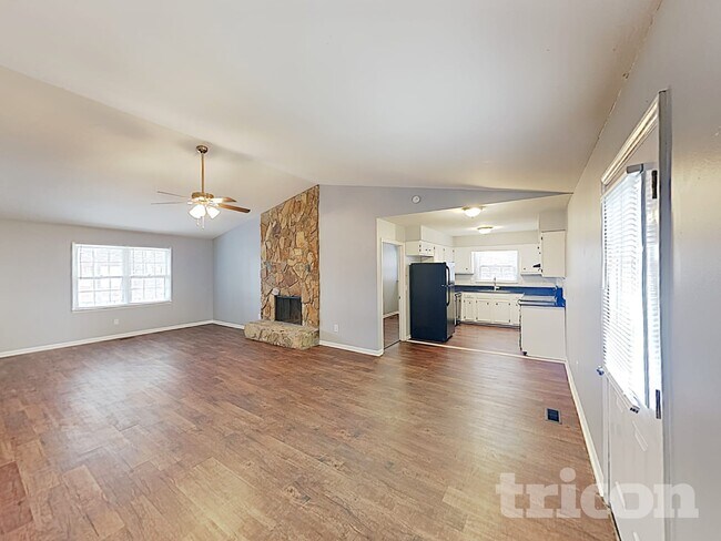 Building Photo - 208 Pond Ridge Rd E
