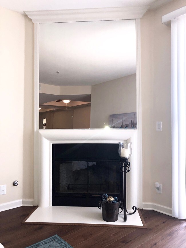 Palm Court Apartments Rentals Los Angeles, CA