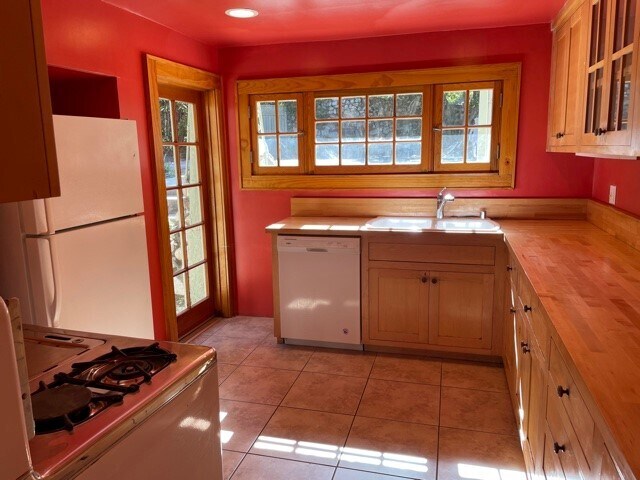 Building Photo - 1833 Verdugo Vista Dr