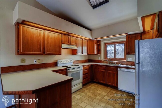 Building Photo - 11 Orchid Ct