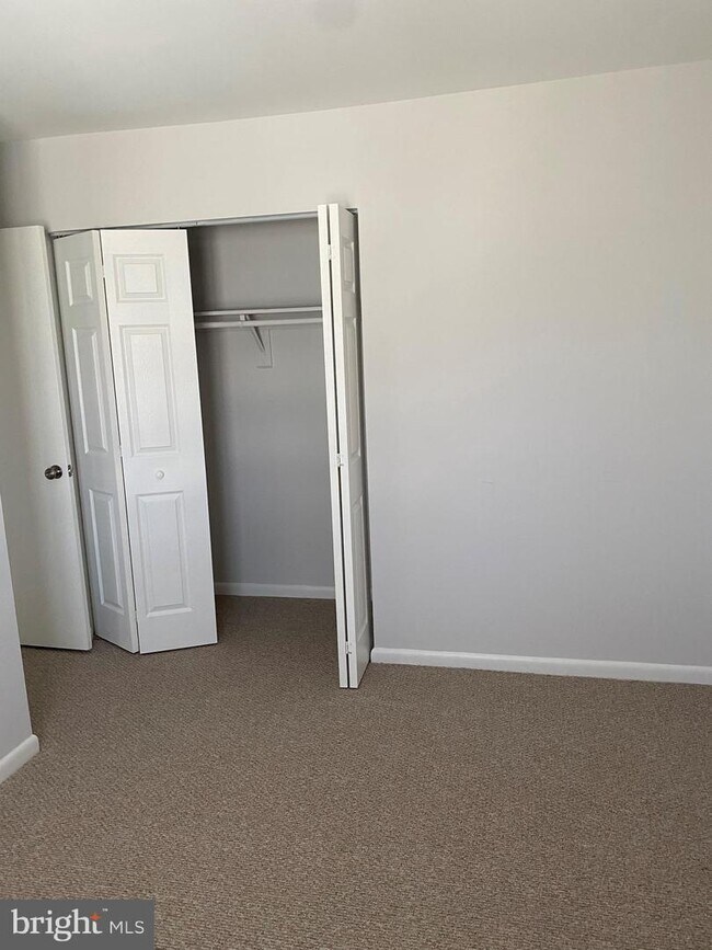 Foto del edificio - 2149 Oram Pl