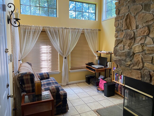 Sunroom - 3437 Hewitt Ave