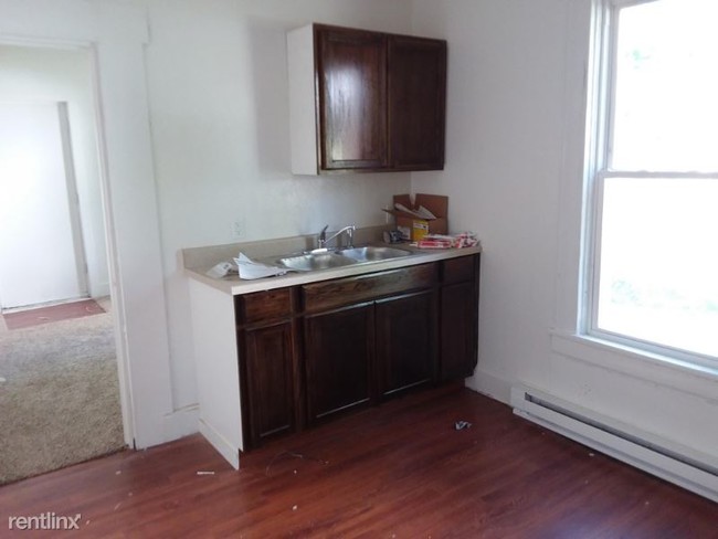 Building Photo - 1 br, 1 bath Apartment - 916 W Calhoun St